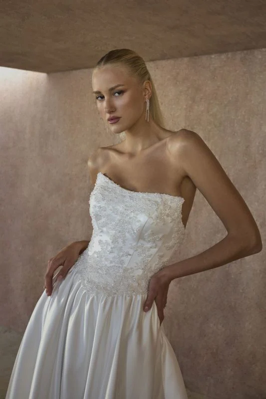 2619-1 Jovienne Size 10 Casablanca Diamond White Gown - Image 2