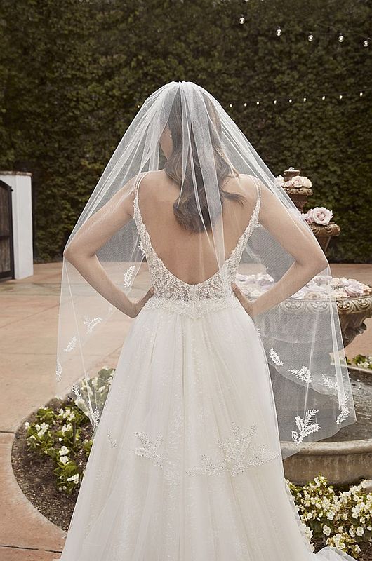Casablanca Size 125" 2462V Ivory/Silver Veil
