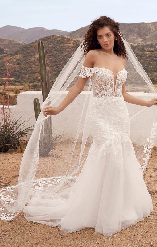 Casablanca Size 125" BL443V Ivory Veil