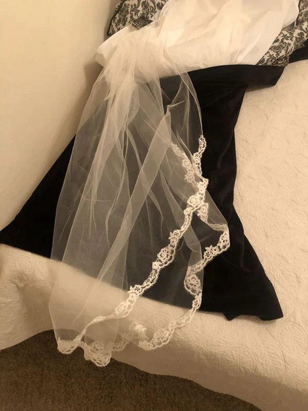 Giselle Size 41" SP286 Light Gold Veil - Image 2
