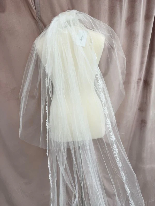 Ivory Size 30x120 Private Collection Veil - Image 2