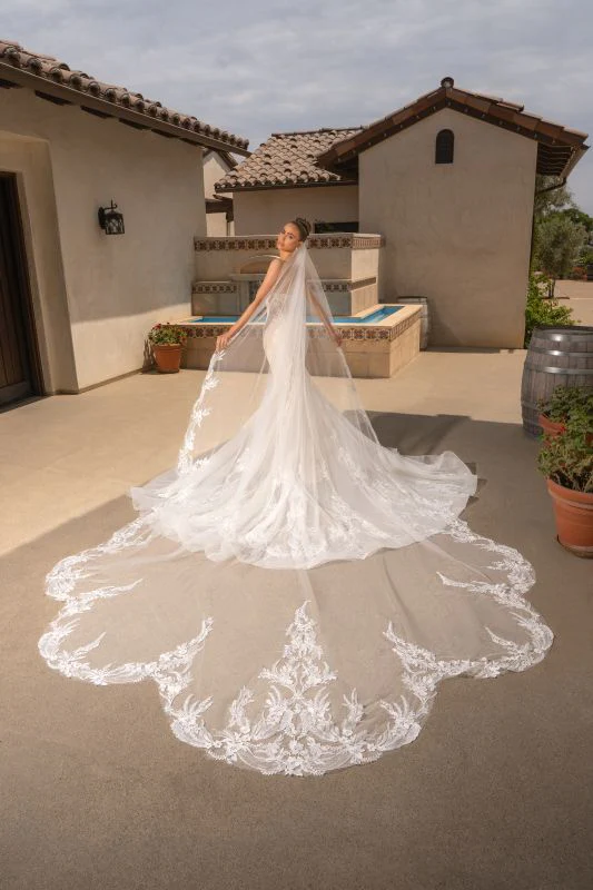 Kitty Chen Couture Size 160" Alexa Ivory Veil