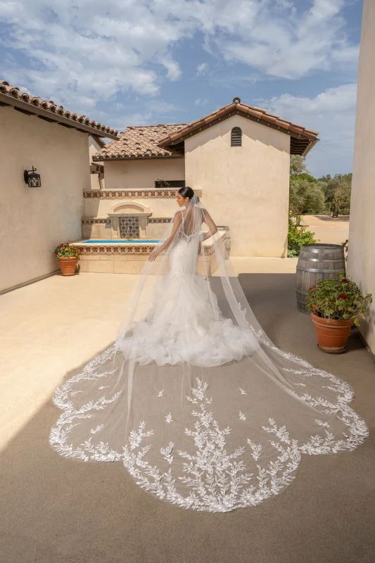 Kitty Chen Couture Size 160" Elodia Ivory Veil