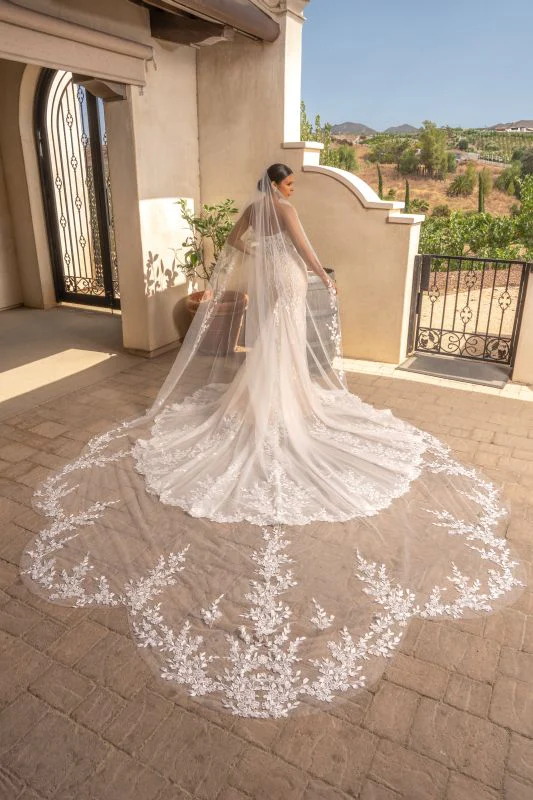 Kitty Chen Couture Size 160" Sasha Ivory Veil