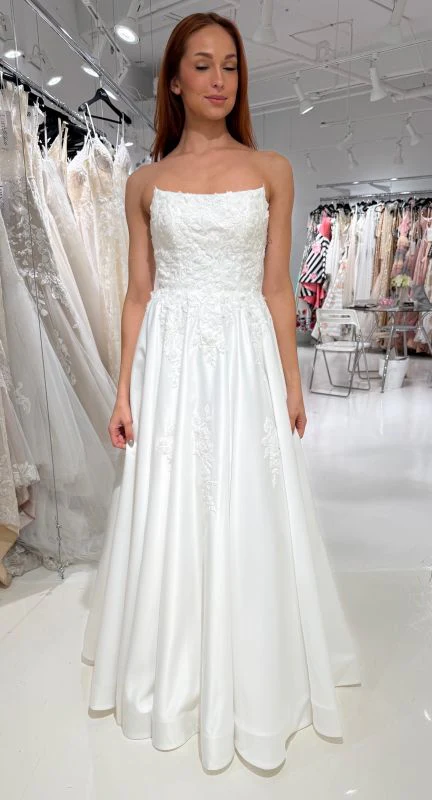 Lore Size 18 5WJY03 Ivory Gown