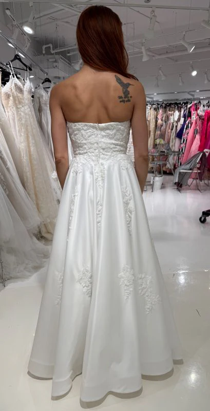 Lore Size 18 5WJY03 Ivory Gown - Image 3