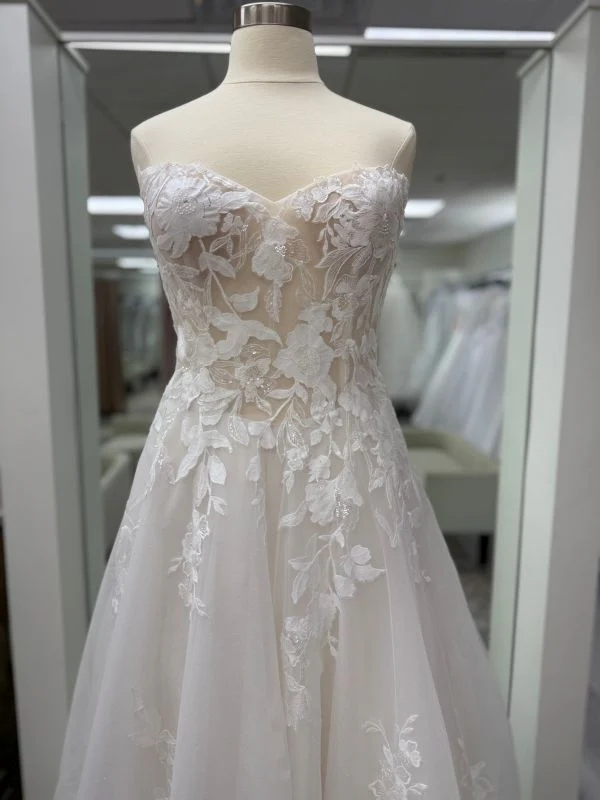Lore Size 18 5WLZ62 Ivory Gown - Image 2
