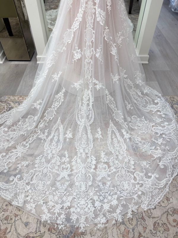 Madi Lane Size 4 Ivory/Blush Gown - Image 4