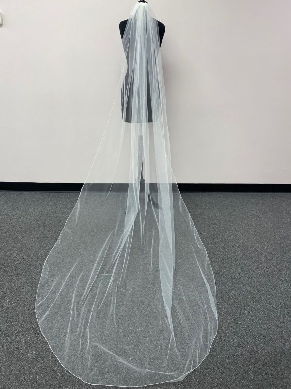Private Collection Size 108" V21W White Veil
