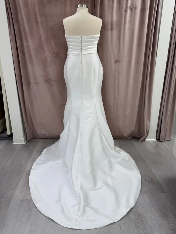Size 24 Private Collection Ivory Gown - Image 2