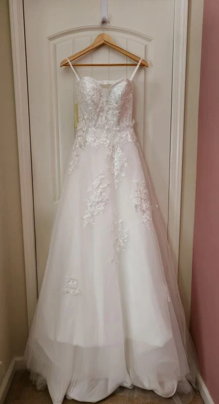 Size 6 Private Collection White Gown