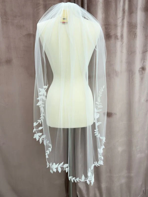Richard Designs Size 43" C592B Ivory Veil