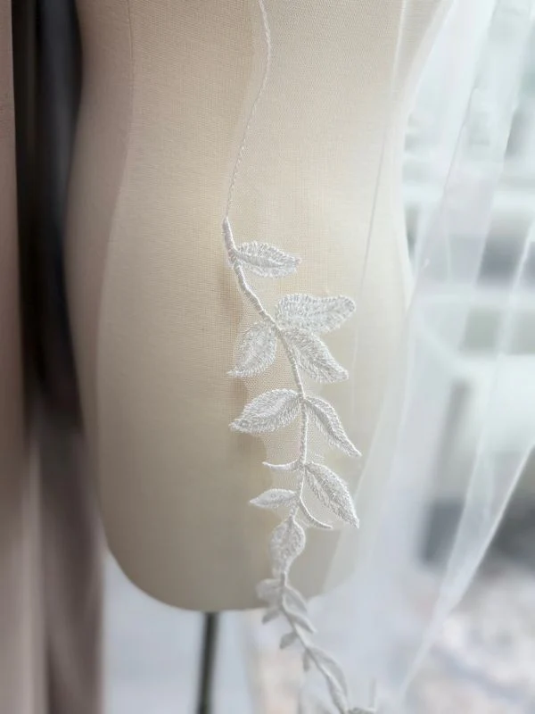 Richard Designs Size 43" C592B Ivory Veil - Image 2