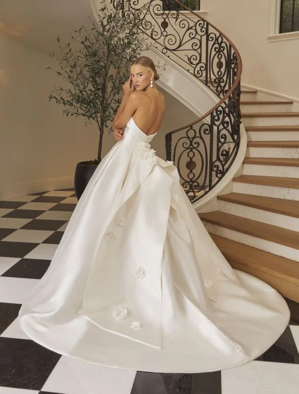 Size 12 Casablanca 2575 Lorelai Ivory Gown - Image 4