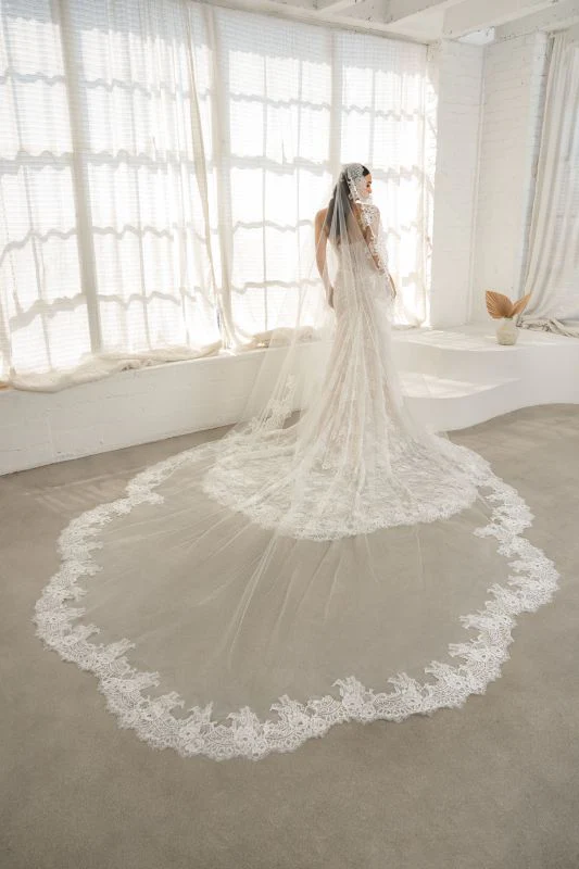 Size 12 Kitty Chen Francia Ivory/Nude Gown - Image 5