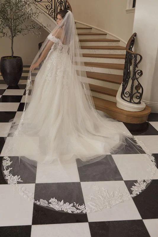 Casablanca Size 125" 2574V Ivory Veil