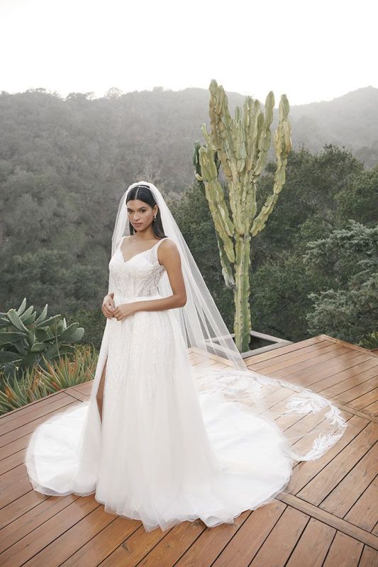 Casablanca Size 125" BL386V Ivory Veil