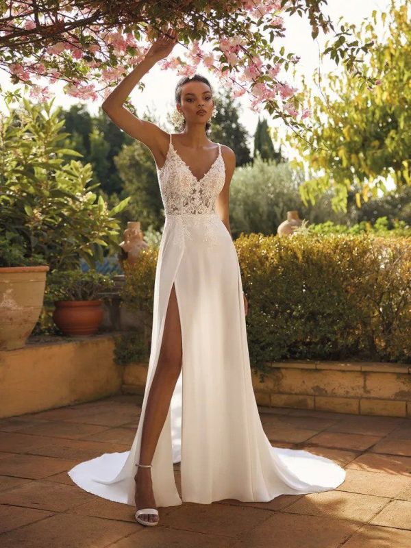 W1 White One Size 14 Flirts Off White Gown