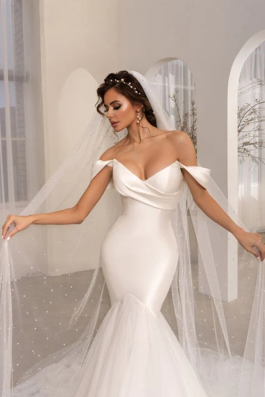 Kitty Chen Size 140" Seraphina Diamond White Veil - Image 3