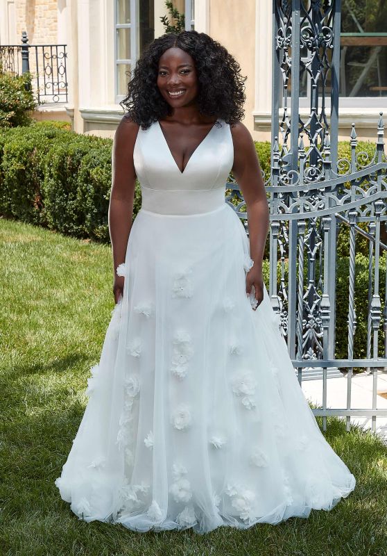 Size 18W Mori Lee 3411 Ivory Gown