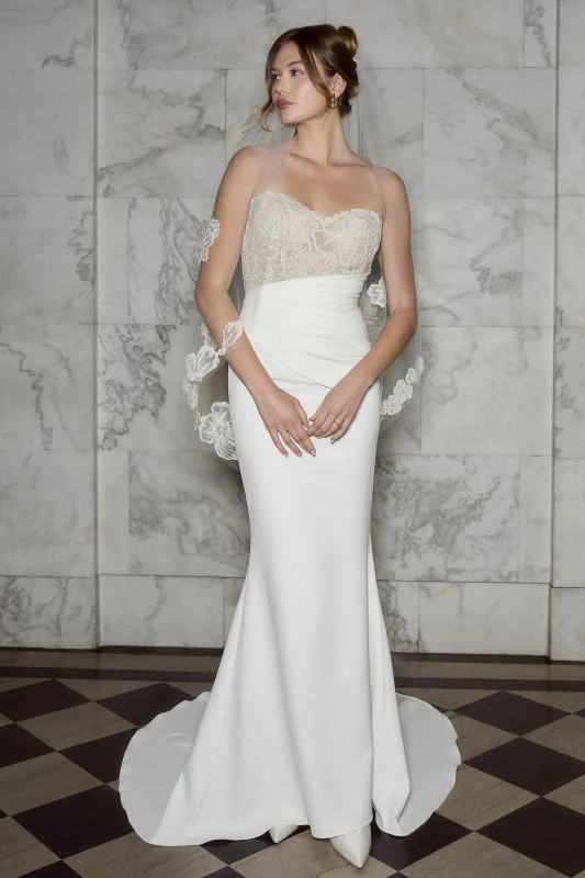 Casablanca Size 40" 2581V Ivory Veil