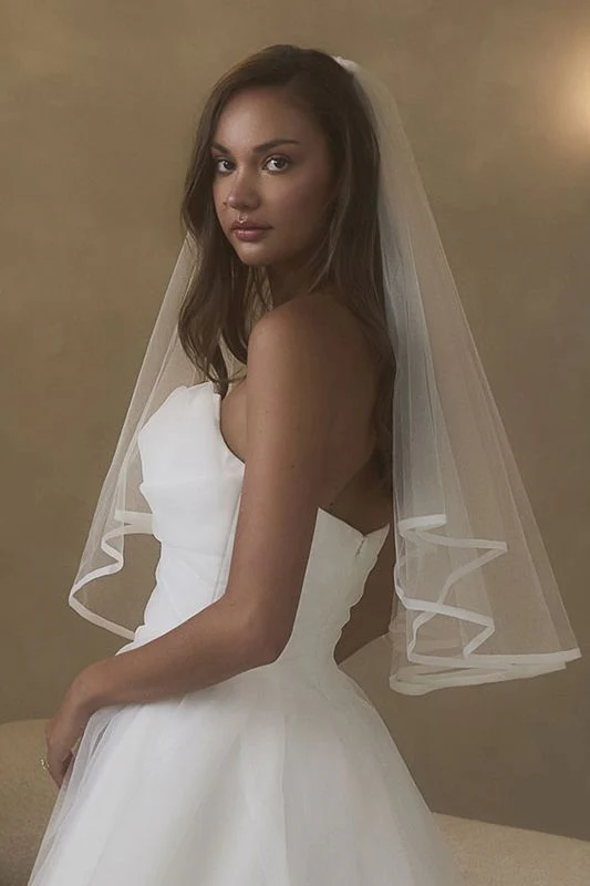 Size 40" Casablanca 2631V Ivory Veil - Image 2