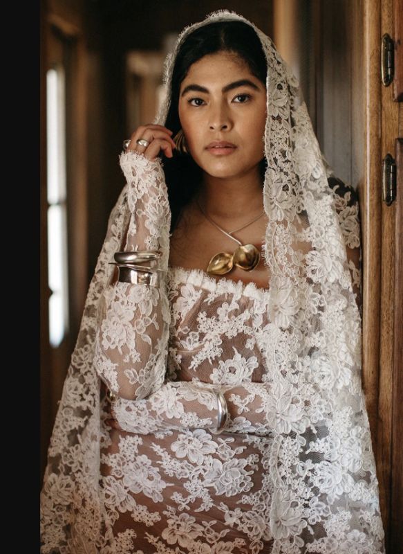 Size 54" Daughters of Simone Saint Ivory Veil - Image 2