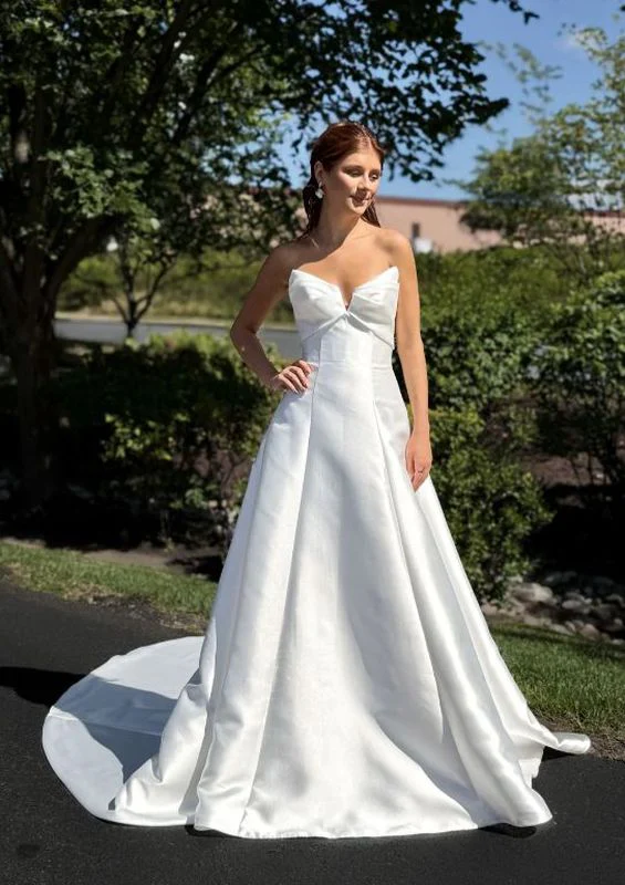 Size 6 Private Collection 600508 Ivory Gown