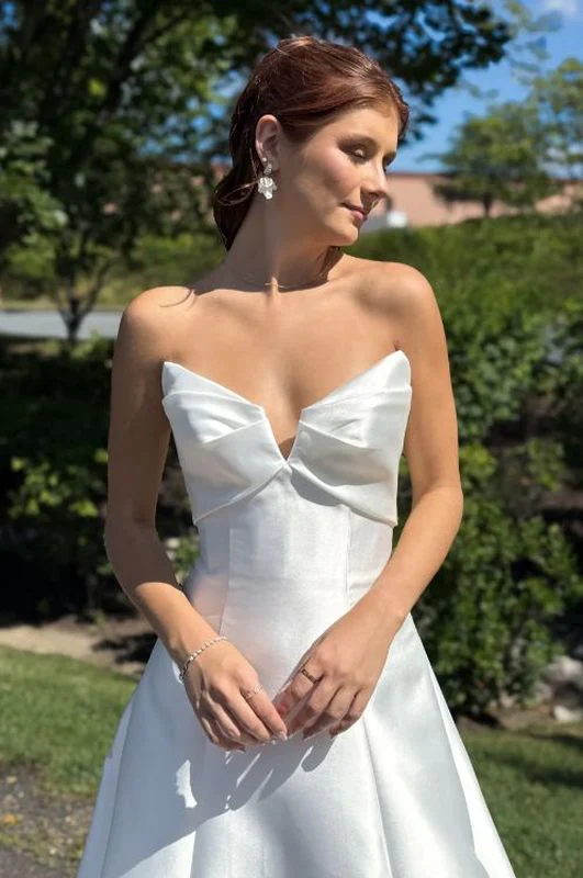 Size 6 Private Collection 600508 Ivory Gown - Image 2