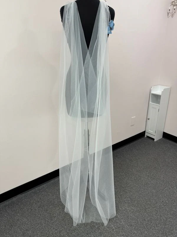 Size 60" Ivory Veil