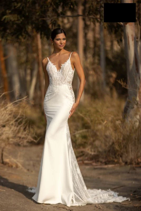 Size 8 Lore 4WBY12 Ivory Gown