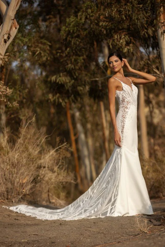 Size 8 Lore 4WBY12 Ivory Gown - Image 3