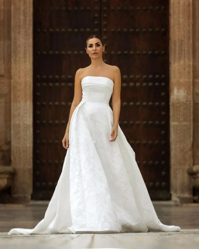 Size 8 Lore 5WLZ60 Ivory Gown