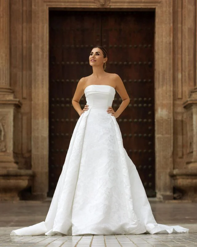 Size 8 Lore 5WLZ60 Ivory Gown - Image 2