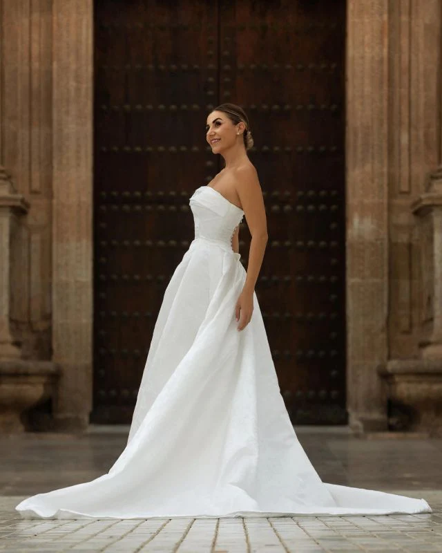 Size 8 Lore 5WLZ60 Ivory Gown - Image 3
