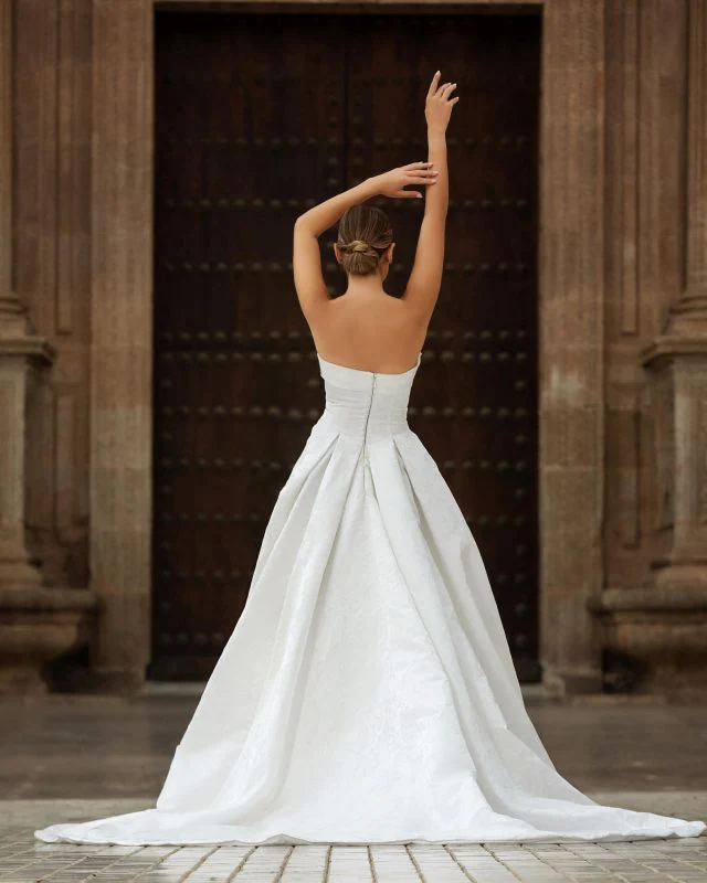 Size 8 Lore 5WLZ60 Ivory Gown - Image 4
