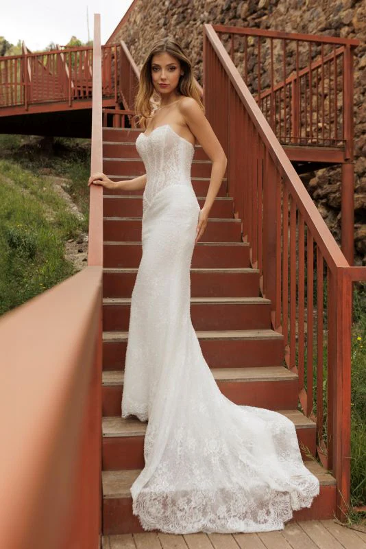 Size 8 Lore 5WM06 Ivory Gown - Image 2
