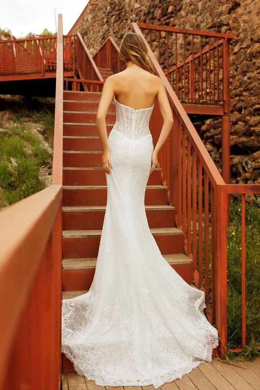 Size 8 Lore 5WM06 Ivory Gown - Image 3