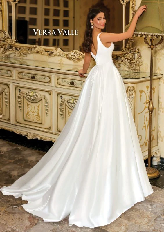 Size 8 Verra Valle 900229 Ivory Gown - Image 2