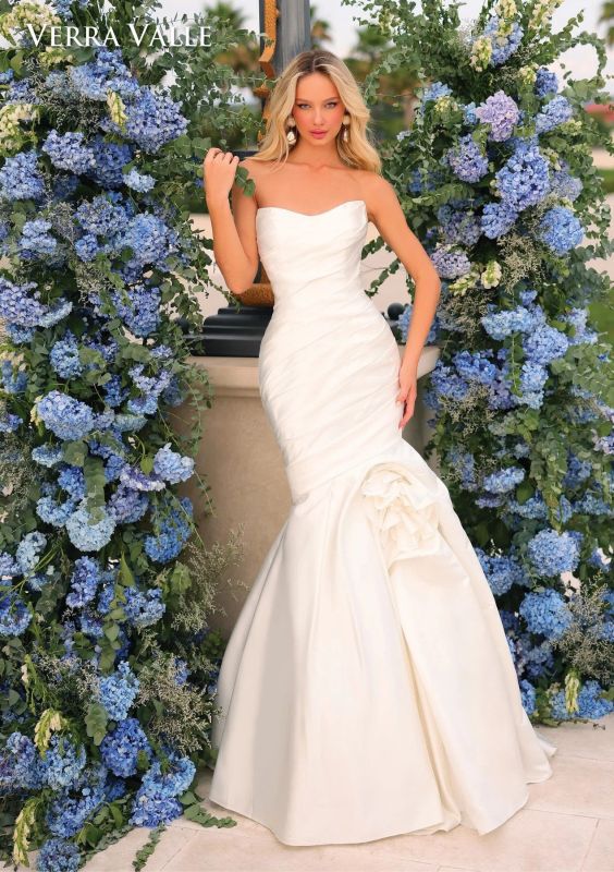 Verra Valle Size 12 900337 Ivory Gown