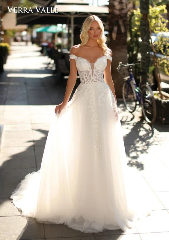 Verra Valle Size 22 900286 Ivory Gown