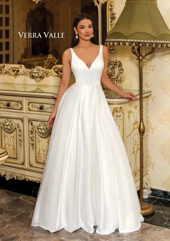 Verra Valle Size 18 900229 Ivory Gown